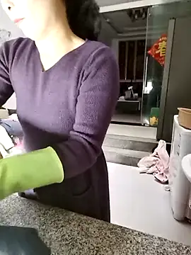 Snapshot of mimi2052 chatting on 12-20-25, 01:12 mimi2052 online show from 12-20-25, 01:12