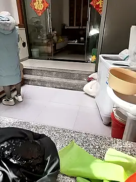 Snapshot of mimi2052 chatting on 01-12-26, 12:27 mimi2052 online show from 01-12-26, 12:27