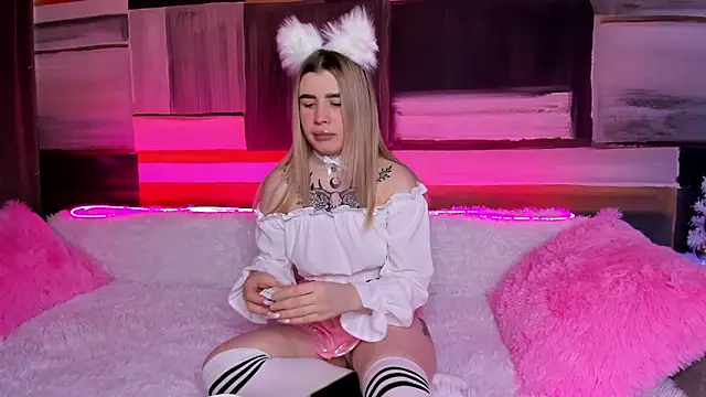 Snapshot of Malia1Taylor chatting on 12-17-25, 07:25 Malia1Taylor online show from 12-17-25, 07:25