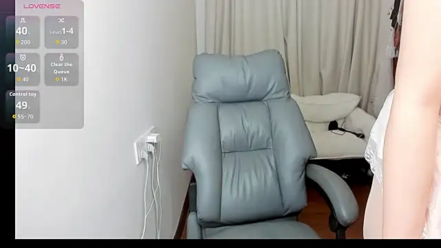 linlinjiang33 online show from 04-06-26, 05:52