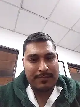 cristian112090 online show from 01-05-26, 09:18