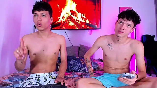 Snapshot of Super_boys1 chatting on 11-27-25, 09:00 Super boys1 online show from 11-27-25, 09:00