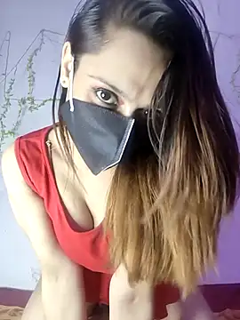 Snapshot of HONEY_BEBS chatting on 12-13-25, 08:47 HONEY BEBS online show from 12-13-25, 08:47