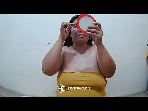 Snapshot of hottiemama69 chatting on 05-14-26, 10:22 hottiemama69 online show from 05-14-26, 10:22
