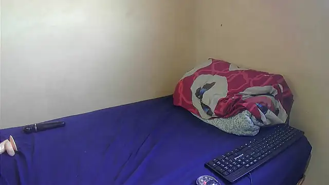 Snapshot of SexyZuluBarbie chatting on 12-15-25, 06:50 SexyZuluBarbie online show from 12-15-25, 06:50