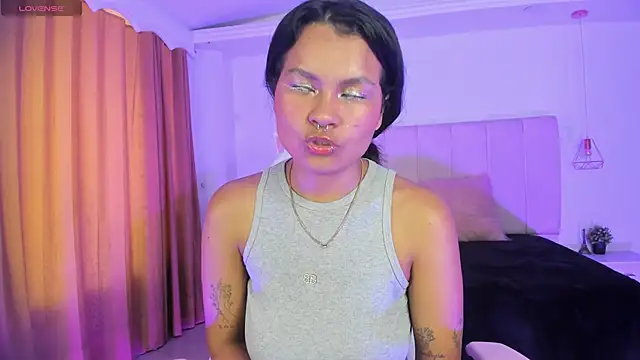 Snapshot of CloeEvans0 chatting on 12-04-25, 07:55 CloeEvans0 online show from 12-04-25, 07:55