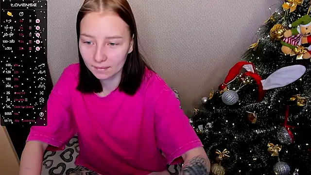 Snapshot of Home_Fox_ chatting on 11-30-25, 02:26 Home Fox online show from 11-30-25, 02:26