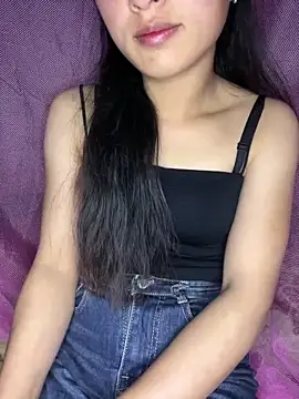 Snapshot of Mayli2x chatting on 12-15-25, 12:53 Mayli2x online show from 12-15-25, 12:53