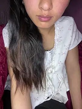 Snapshot of Mayli2x chatting on 12-16-25, 04:12 Mayli2x online show from 12-16-25, 04:12