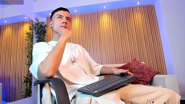 Snapshot of Bastthianxxx chatting on 12-03-25, 08:18 Bastthianxxx online show from 12-03-25, 08:18