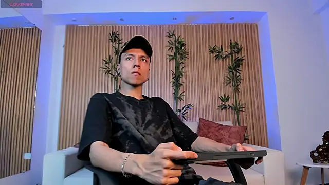 Snapshot of Bastthianxxx chatting on 12-16-25, 07:08 Bastthianxxx online show from 12-16-25, 07:08