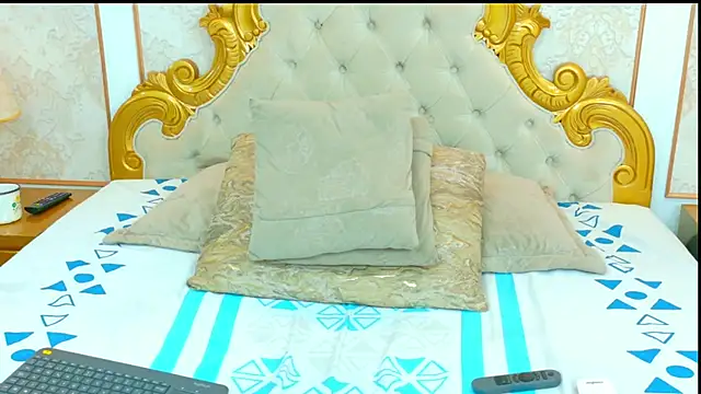 Snapshot of ScarletBenson chatting on 12-04-25, 01:20 ScarletBenson online show from 12-04-25, 01:20