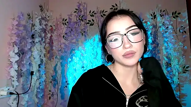 Snapshot of Sweeet_Sss chatting on 11-28-25, 03:25 Sweeet Sss online show from 11-28-25, 03:25