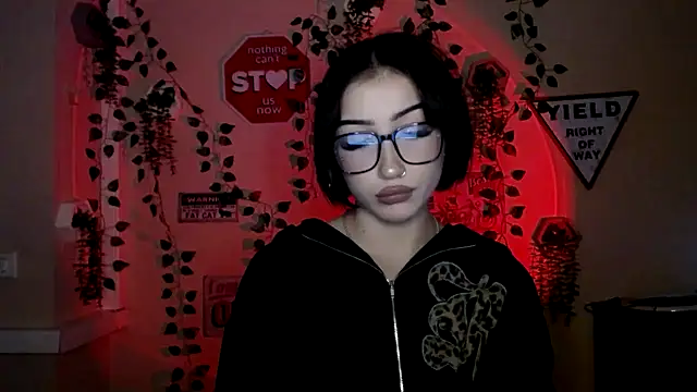 Snapshot of Sweeet_Sss chatting on 11-29-25, 03:04 Sweeet Sss online show from 11-29-25, 03:04