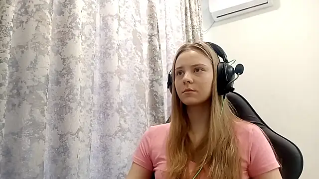 CrackShirker online show from 12-18-25, 06:19