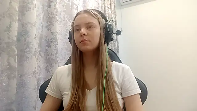 CrackShirker online show from 12-21-25, 06:09