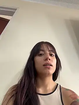 Snapshot of Mia_fiire chatting on 04-29-26, 07:09 Mia fiire online show from 04-29-26, 07:09