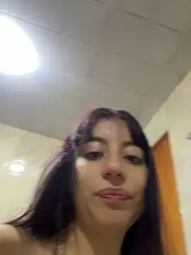 Snapshot of Mia_fiire chatting on 05-18-26, 04:40 Mia fiire online show from 05-18-26, 04:40