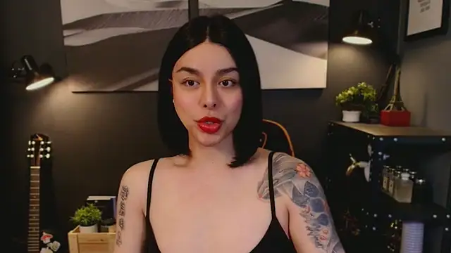 Snapshot of Kim_Kaye chatting on 11-28-25, 12:30 Kim Kaye online show from 11-28-25, 12:30