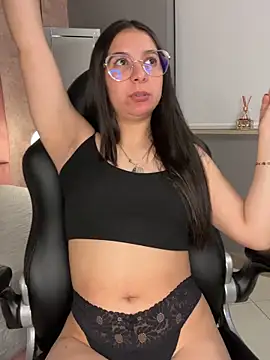 Snapshot of Magic_adry chatting on 12-17-25, 05:41 Magic adry online show from 12-17-25, 05:41