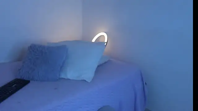 Snapshot of violetaebony chatting on 12-15-25, 10:52 violetaebony online show from 12-15-25, 10:52