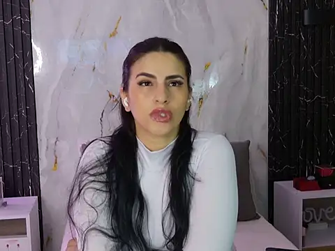 Snapshot of ChloeHolmes chatting on 02-11-26, 10:53 ChloeHolmes online show from 02-11-26, 10:53