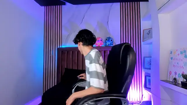 SthepanodiMonaco online show from 04-18-26, 03:21