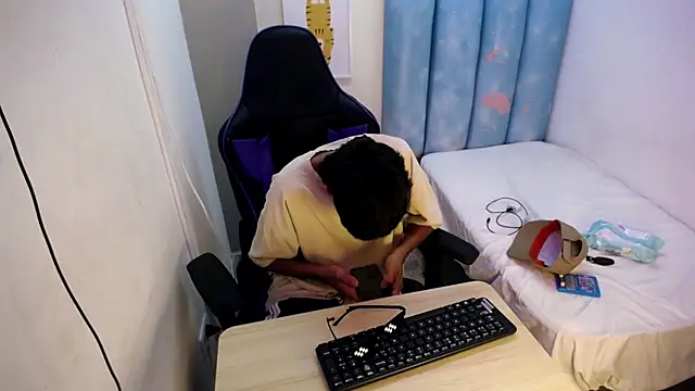 Snapshot of Lil_babyyy_ chatting on 12-03-25, 02:52 Lil babyyy online show from 12-03-25, 02:52