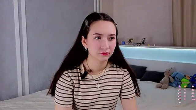 Snapshot of LuclieOppy chatting on 12-14-25, 01:22 LuclieOppy online show from 12-14-25, 01:22