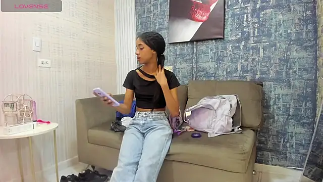 Snapshot of Brizza_H033 chatting on 12-16-25, 09:09 Brizza H033 online show from 12-16-25, 09:09