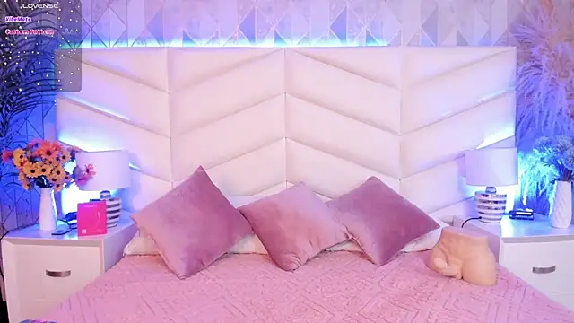 Lizzi Hotman  online show from 03-18-26, 08:45