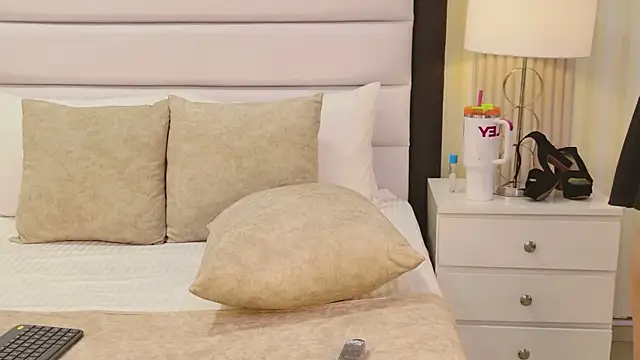 AnnaQuinn online show from 04-27-26, 06:06