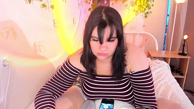 Snapshot of TinColada chatting on 12-04-25, 12:47 TinColada online show from 12-04-25, 12:47