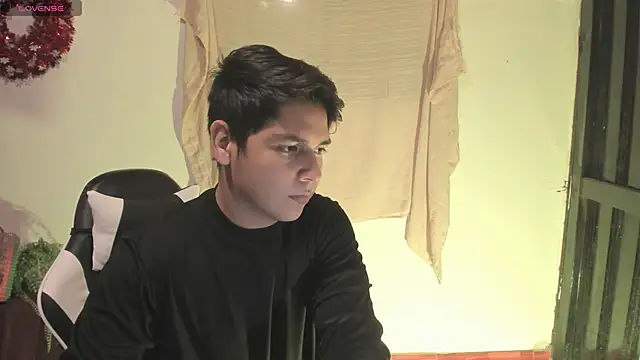 Snapshot of Asta_YunoXXX chatting on 12-15-25, 01:10 Asta YunoXXX online show from 12-15-25, 01:10