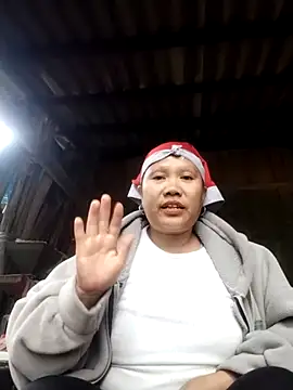 Snapshot of LeoPet2x chatting on 12-14-25, 09:03 LeoPet2x online show from 12-14-25, 09:03