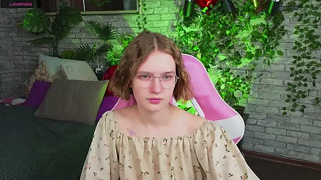 Mia Mooore online show from 02-15-26, 01:31