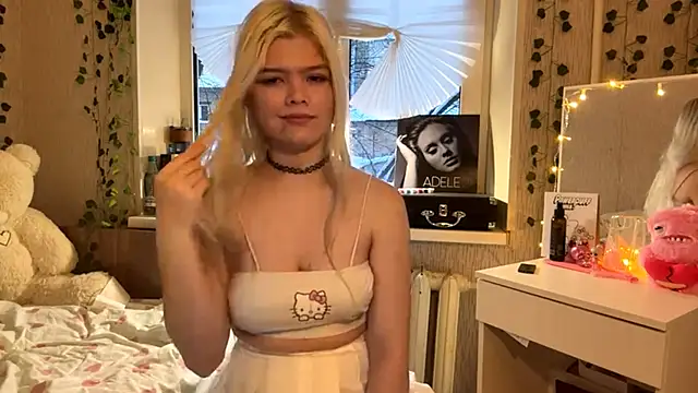 Snapshot of LouannHamad chatting on 12-16-25, 11:48 LouannHamad online show from 12-16-25, 11:48