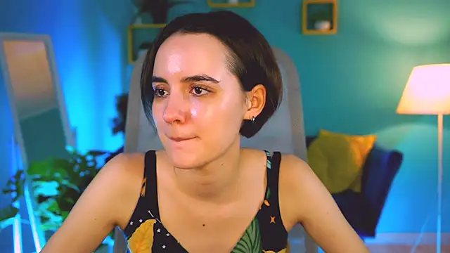 KateWillows online show from 12-18-25, 04:18