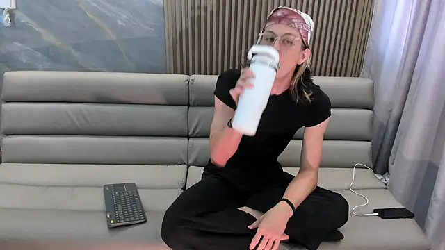 Snapshot of Lior_Evan chatting on 12-03-25, 11:52 Lior Evan online show from 12-03-25, 11:52