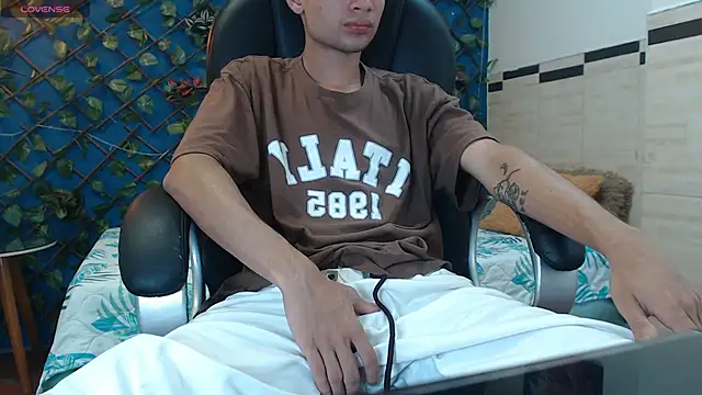 LucassSmith11 online show from 04-09-26, 08:47