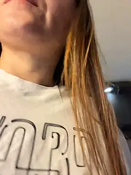 Snapshot of RosaliaVicky chatting on 12-14-25, 06:08 RosaliaVicky online show from 12-14-25, 06:08