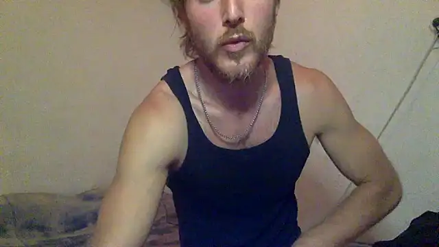 Snapshot of GuyValen chatting on 12-16-25, 03:22 GuyValen online show from 12-16-25, 03:22