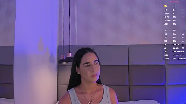 Snapshot of Emily_luve chatting on 12-04-25, 07:44 Emily luve online show from 12-04-25, 07:44