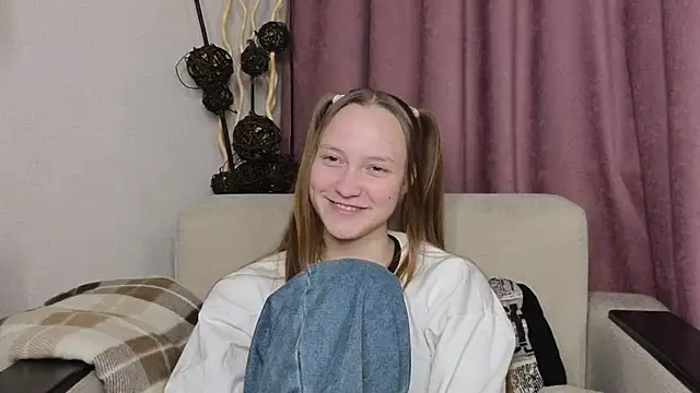 Snapshot of BibiStapler chatting on 12-13-25, 08:04 BibiStapler online show from 12-13-25, 08:04