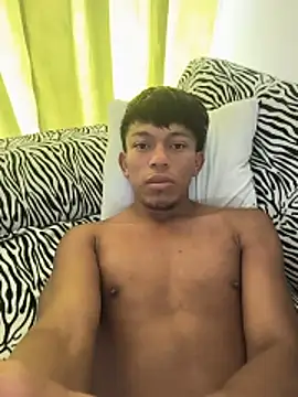 Snapshot of santinaughty chatting on 06-19-26, 02:10 santinaughty online show from 06-19-26, 02:10