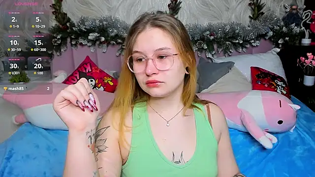 Snapshot of MilanaXHoney chatting on 01-06-26, 12:47 MilanaXHoney online show from 01-06-26, 12:47