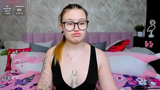 Snapshot of MilanaXHoney chatting on 01-16-26, 01:20 MilanaXHoney online show from 01-16-26, 01:20