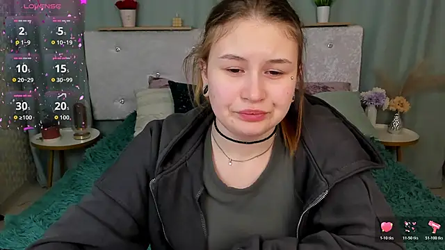 Snapshot of MilanaXHoney chatting on 02-23-26, 01:03 MilanaXHoney online show from 02-23-26, 01:03