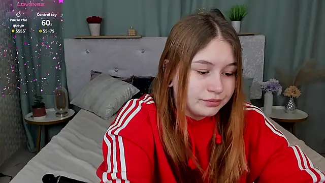 Snapshot of MilanaXHoney chatting on 03-02-26, 12:46 MilanaXHoney online show from 03-02-26, 12:46