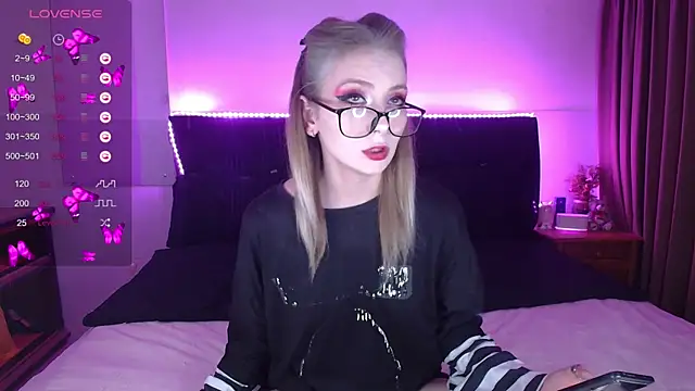 Snapshot of amyshhka chatting on 12-04-25, 11:46 amyshhka online show from 12-04-25, 11:46